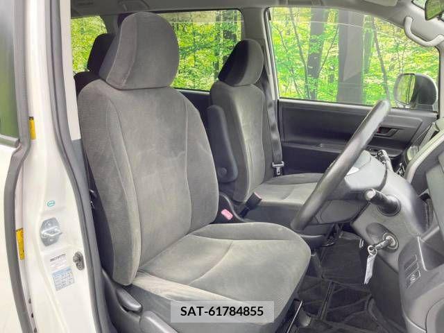 Toyota VOXY 2010-11 327184-3