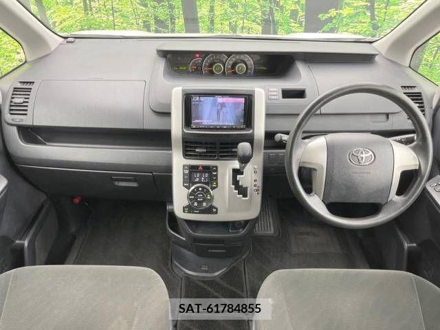 Toyota VOXY 2010-11 327184-1
