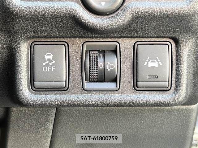 Nissan NOTE 2018-05 302427-3