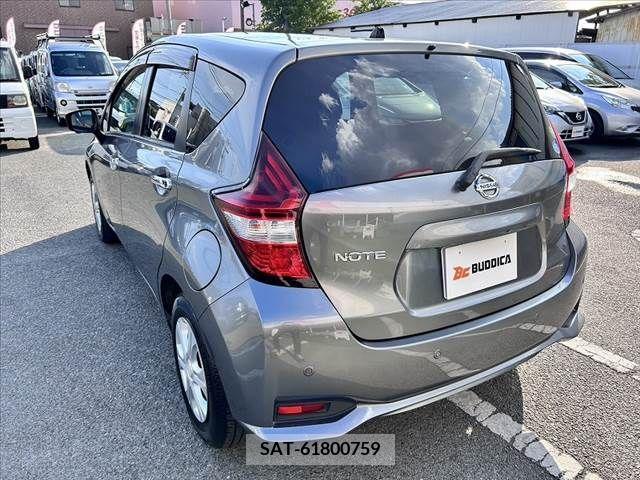 Nissan NOTE 2018-05 302427-14