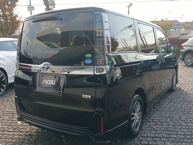 Toyota VOXY HYBRID 2016-05 183248-6