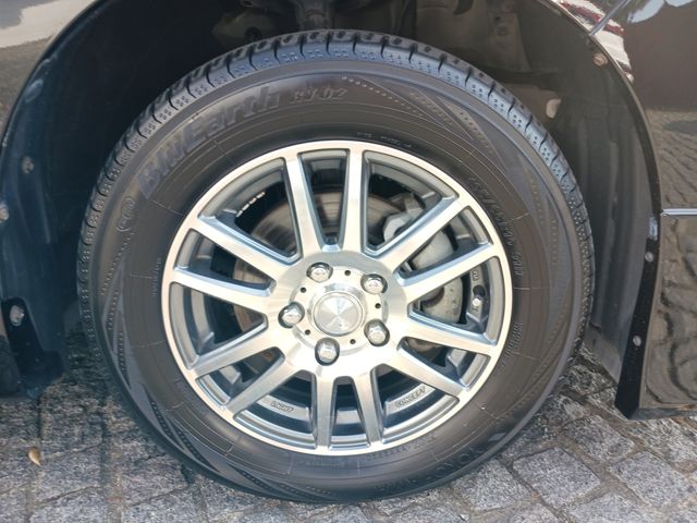 Toyota VOXY HYBRID 2016-05 183248-7