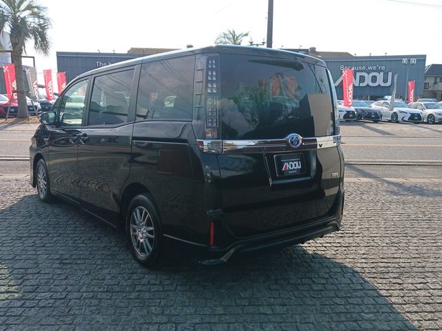 Toyota VOXY HYBRID 2016-05 183248-2