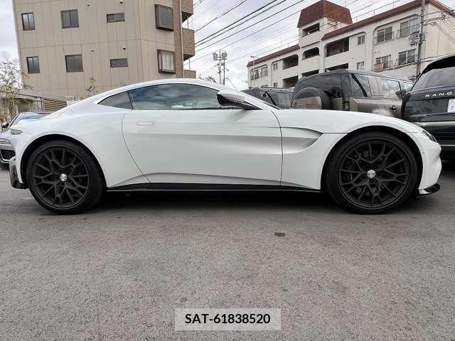 Aston Martin Aston Martin 2022-03 326584-5