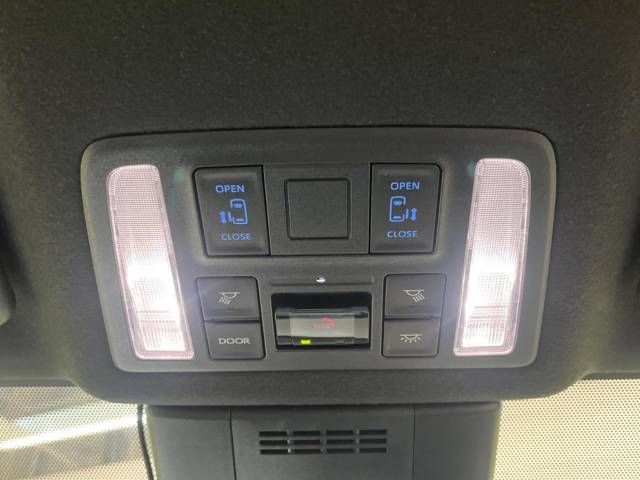 Toyota VOXY 2022-12 8923-5