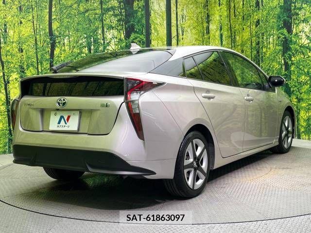 Toyota PRIUS 2016-03 336484-17
