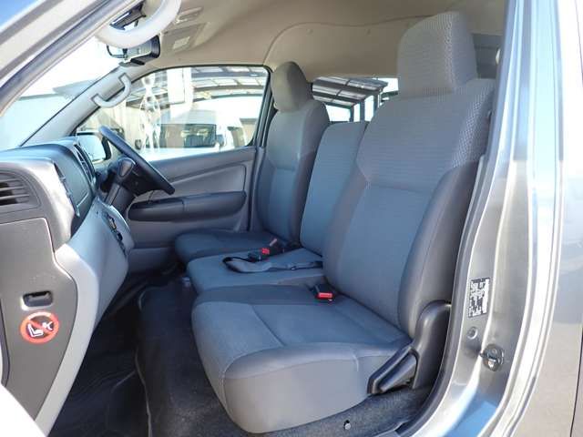 Nissan NV350 Caravan 2017-08 193778-24