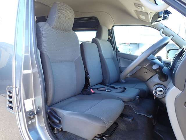 Nissan NV350 Caravan 2017-08 193778-23