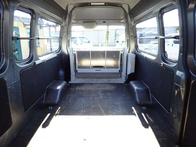 Nissan NV350 Caravan 2017-08 193778-26