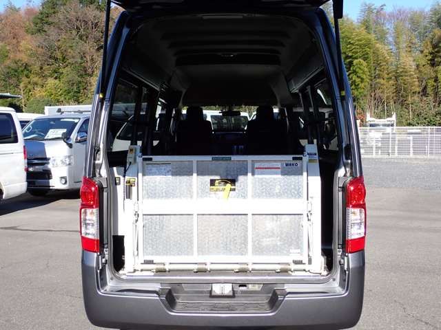 Nissan NV350 Caravan 2017-08 193778-1