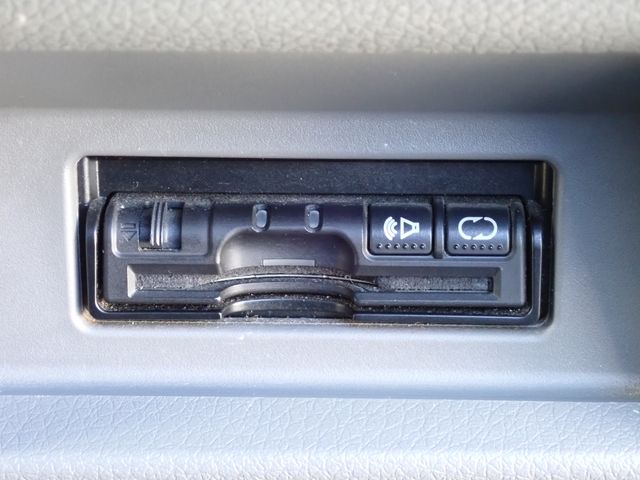 Nissan NV350 Caravan 2017-08 193778-19