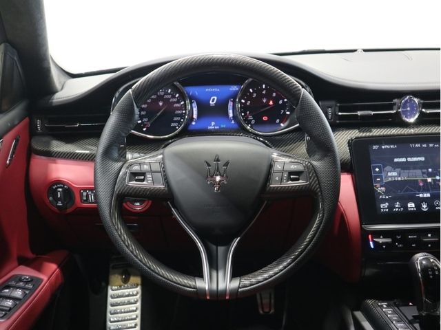 Maserati QUATTROPORTE 2018-07 6641-10