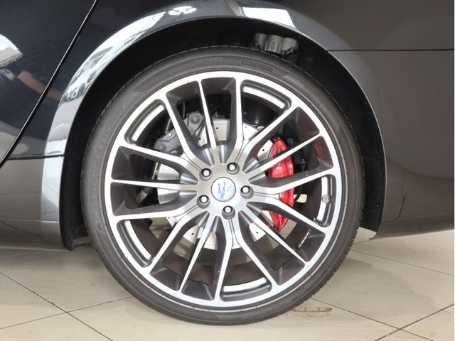 Maserati QUATTROPORTE 2018-07 6641-29