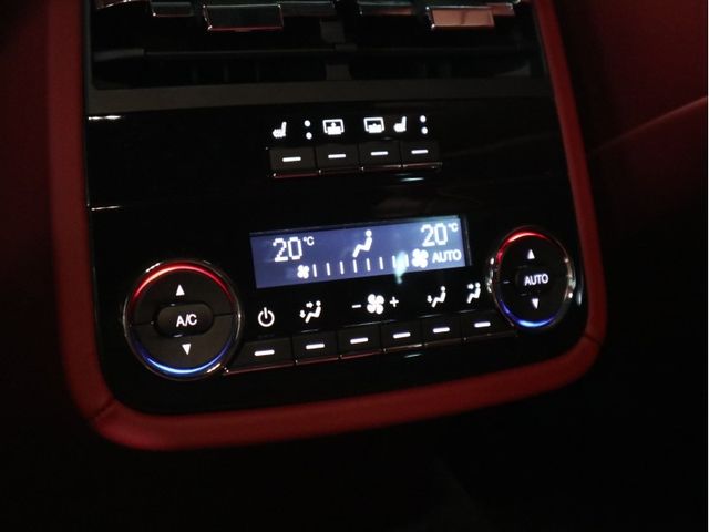 Maserati QUATTROPORTE 2018-07 6641-24