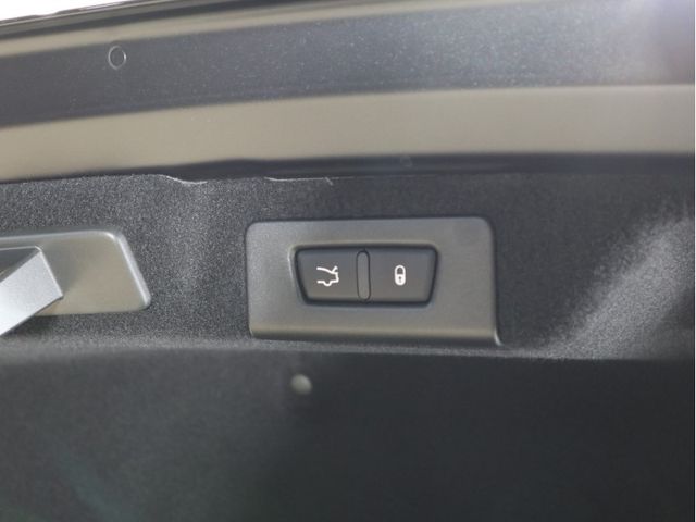 Maserati QUATTROPORTE 2018-07 6641-27