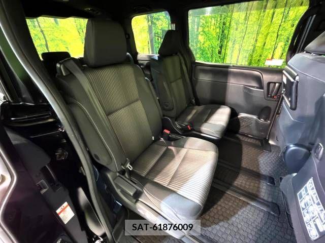 Toyota VOXY 2017-07 289103-8