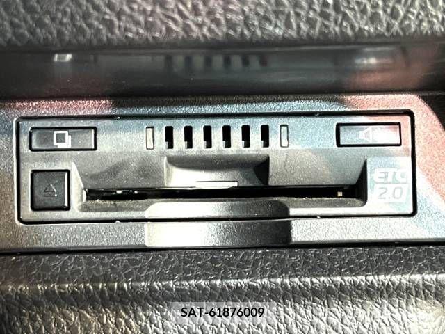 Toyota VOXY 2017-07 289103-6