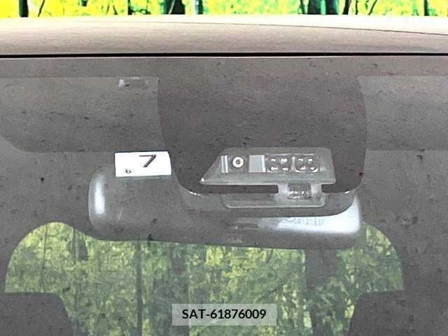 Toyota VOXY 2017-07 289103-2