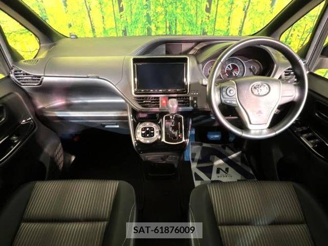 Toyota VOXY 2017-07 289103-1