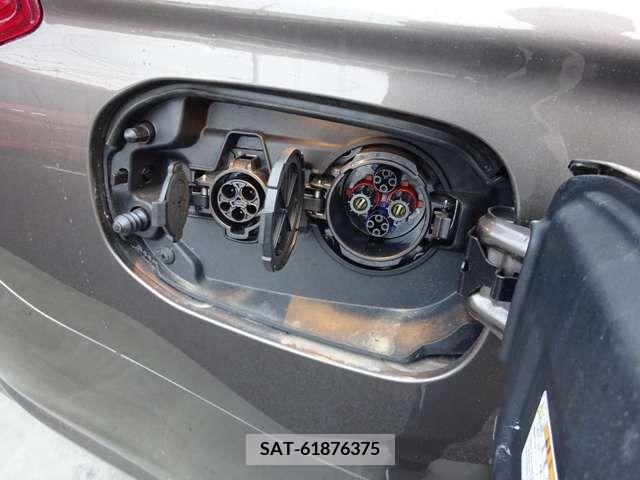 Mitsubishi OUTLANDER PHEV 2019-01 281131-11