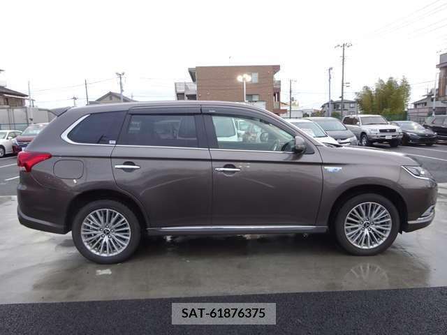 Mitsubishi OUTLANDER PHEV 2019-01 281131-6