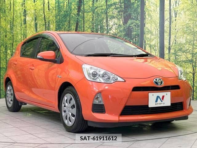 Toyota AQUA 2013-08 381941-16