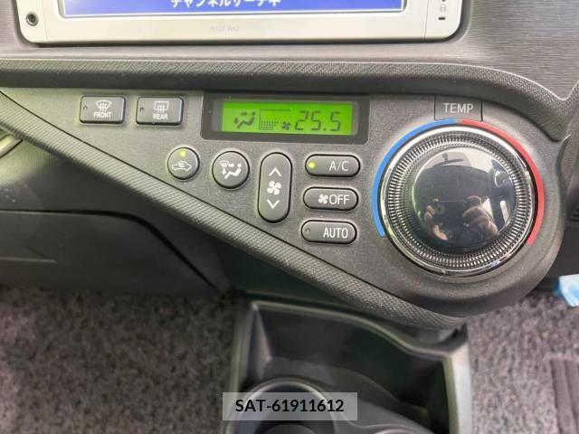 Toyota AQUA 2013-08 381941-6