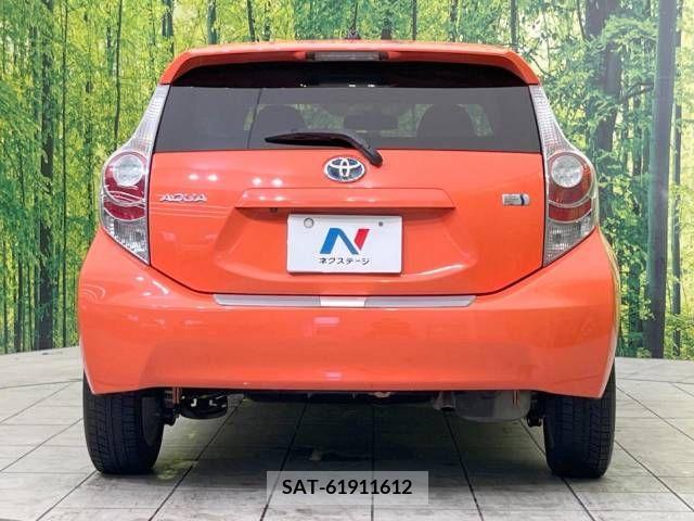 Toyota AQUA 2013-08 381941-15
