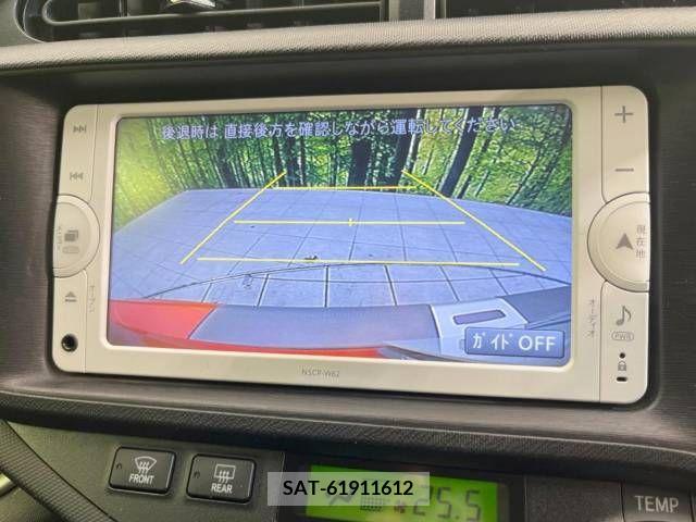Toyota AQUA 2013-08 381941-3