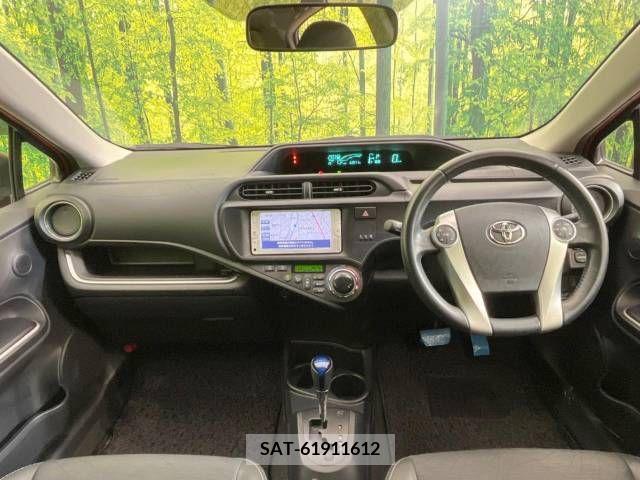 Toyota AQUA 2013-08 381941-1
