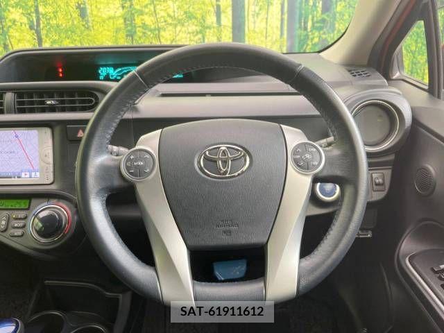 Toyota AQUA 2013-08 381941-11