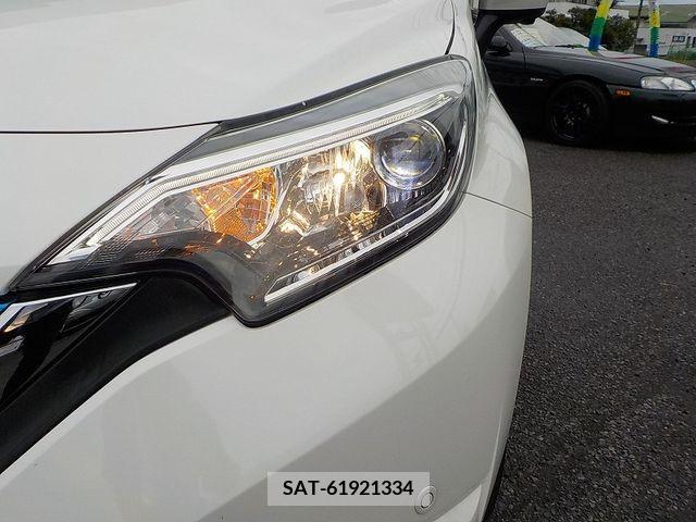 Nissan NOTE 2018-04 365326-27