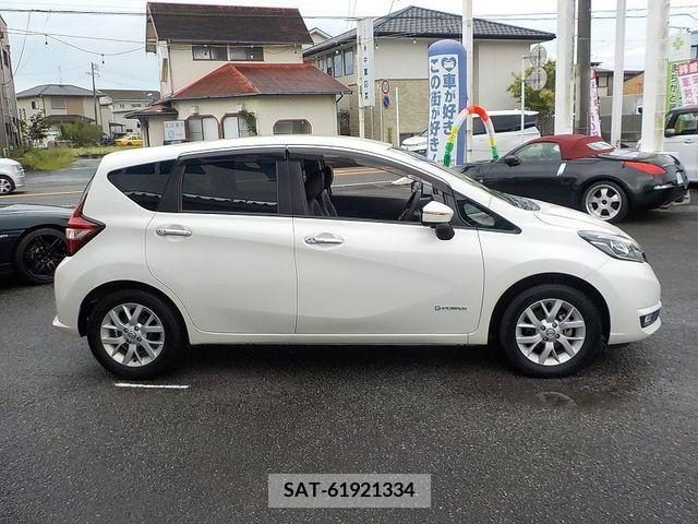 Nissan NOTE 2018-04 365326-7