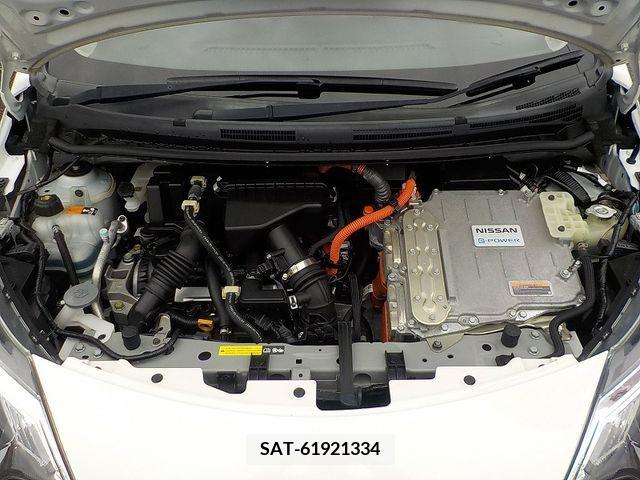Nissan NOTE 2018-04 365326-25