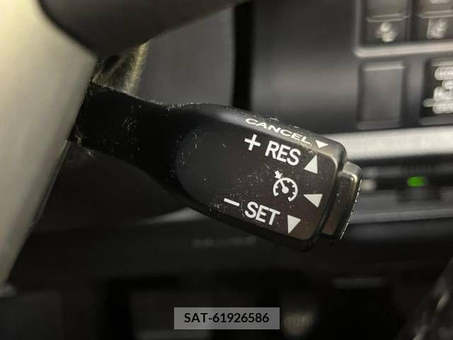 Toyota VOXY 2017-11 394940-7
