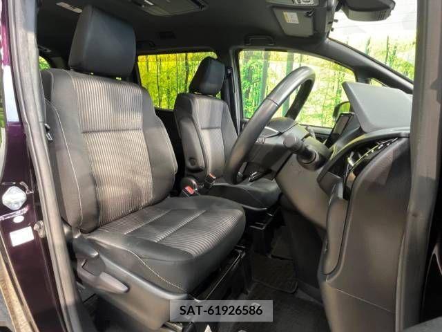 Toyota VOXY 2017-11 394940-8