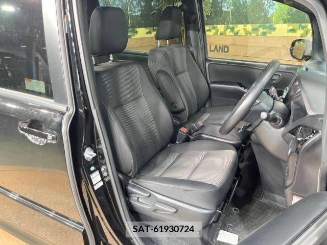 Toyota VOXY 2017-10 375167-8