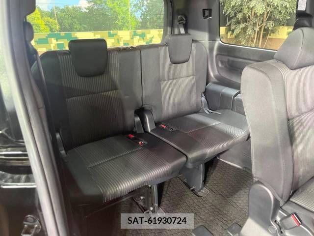 Toyota VOXY 2017-10 375167-10
