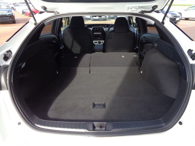Toyota PRIUS 2018-09 11377-12