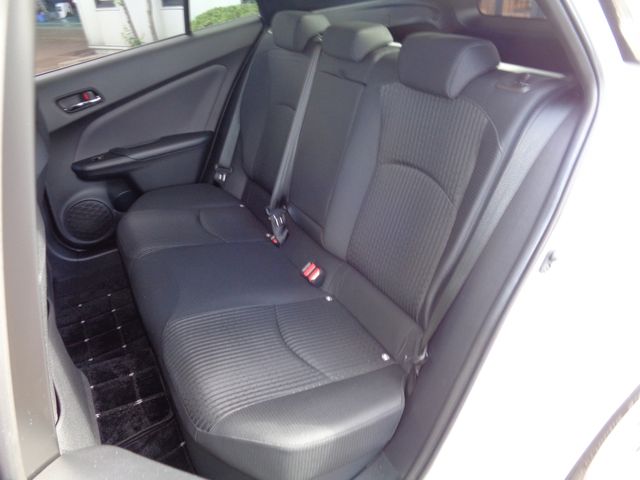 Toyota PRIUS 2018-09 11377-9