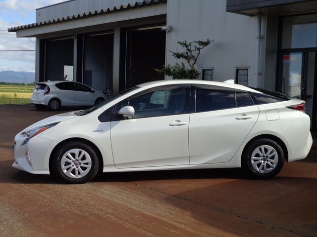 Toyota PRIUS 2018-09 11377-5