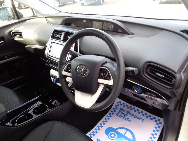 Toyota PRIUS 2018-09 11377-1