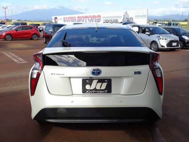 Toyota PRIUS 2018-09 11377-6