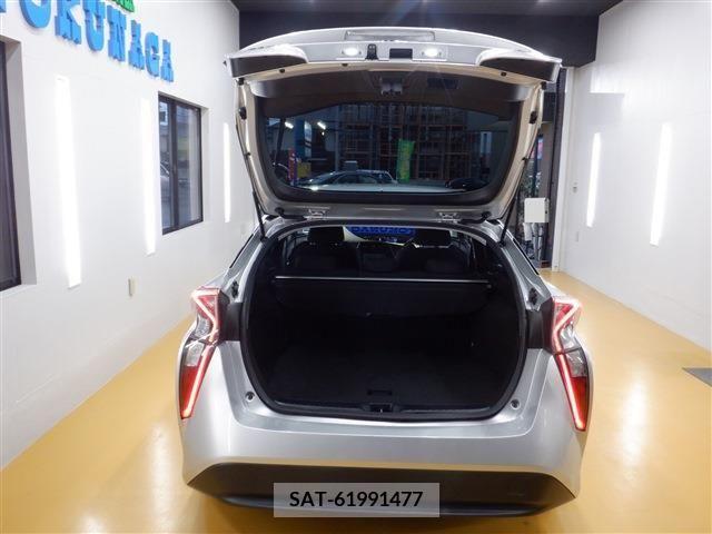 Toyota PRIUS 2017-01 249554-7