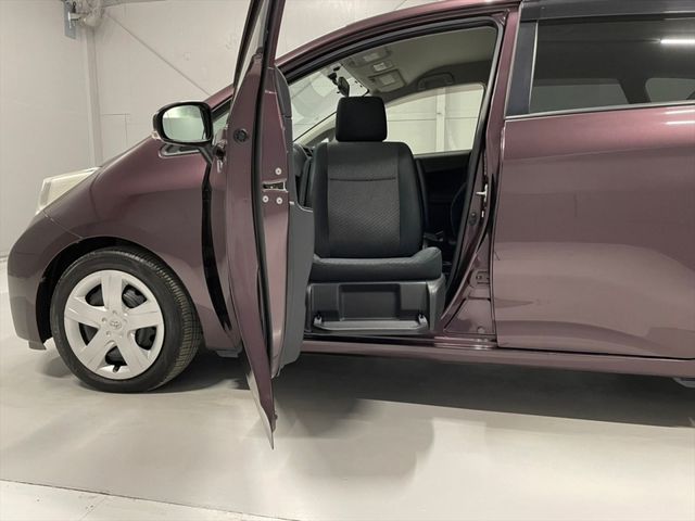 Toyota RACTIS 2012-02 377-7
