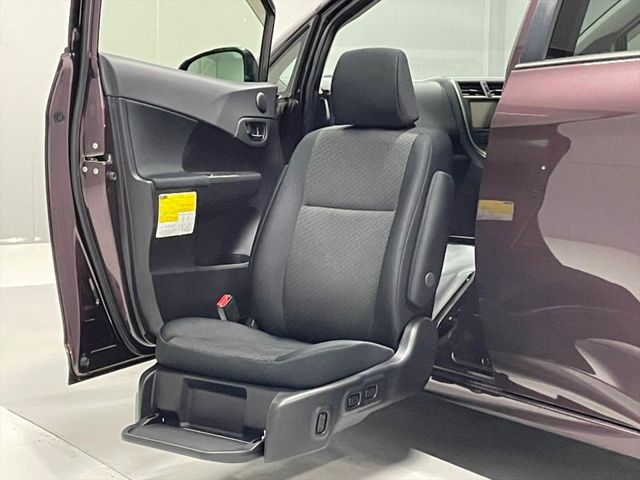 Toyota RACTIS 2012-02 377-5