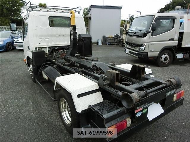 Hino DUTRO 2014-10 320390-14