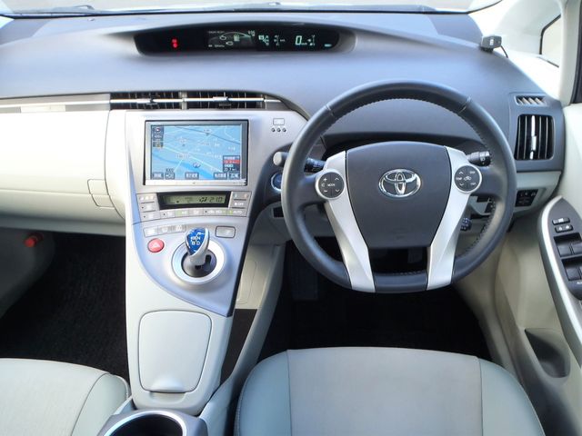 Toyota PRIUS 2013-05 23265-1