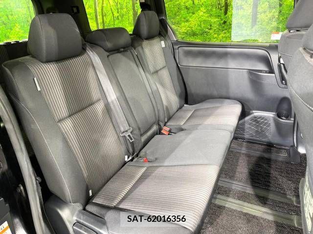 Toyota VOXY 2018-11 321572-9