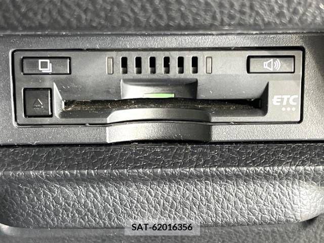Toyota VOXY 2018-11 321572-7